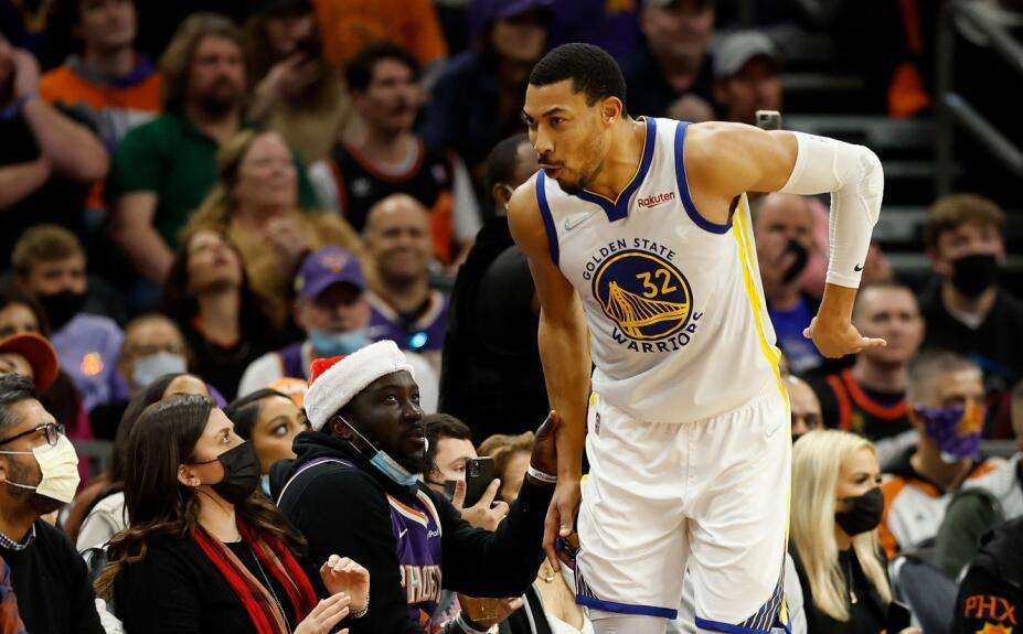 |勇士消息：核心領(lǐng)袖觸發(fā)協(xié)議，休賽期引援太贊，戰(zhàn)掘金出場(chǎng)更新