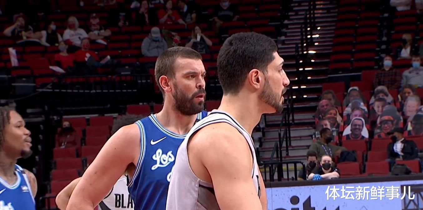 湖人隊(duì)|慘烈！湖人101-106開(kāi)拓者，蘇群曝內(nèi)情，詹姆斯搭檔引熱議，誰(shuí)注意安東尼舉動(dòng)