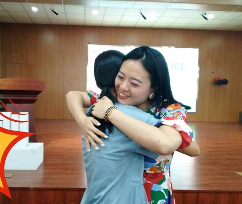 吴洪娜聊说育儿|今天教师节，课堂画风突变！这一群90后老师要火