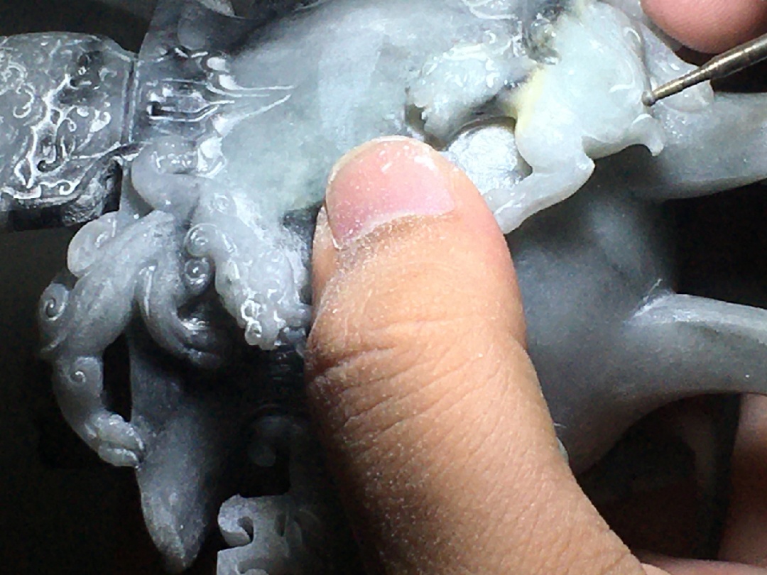 项羽|霸王举个翡翠鼎！？论玉雕师的灵感有多奇怪！？