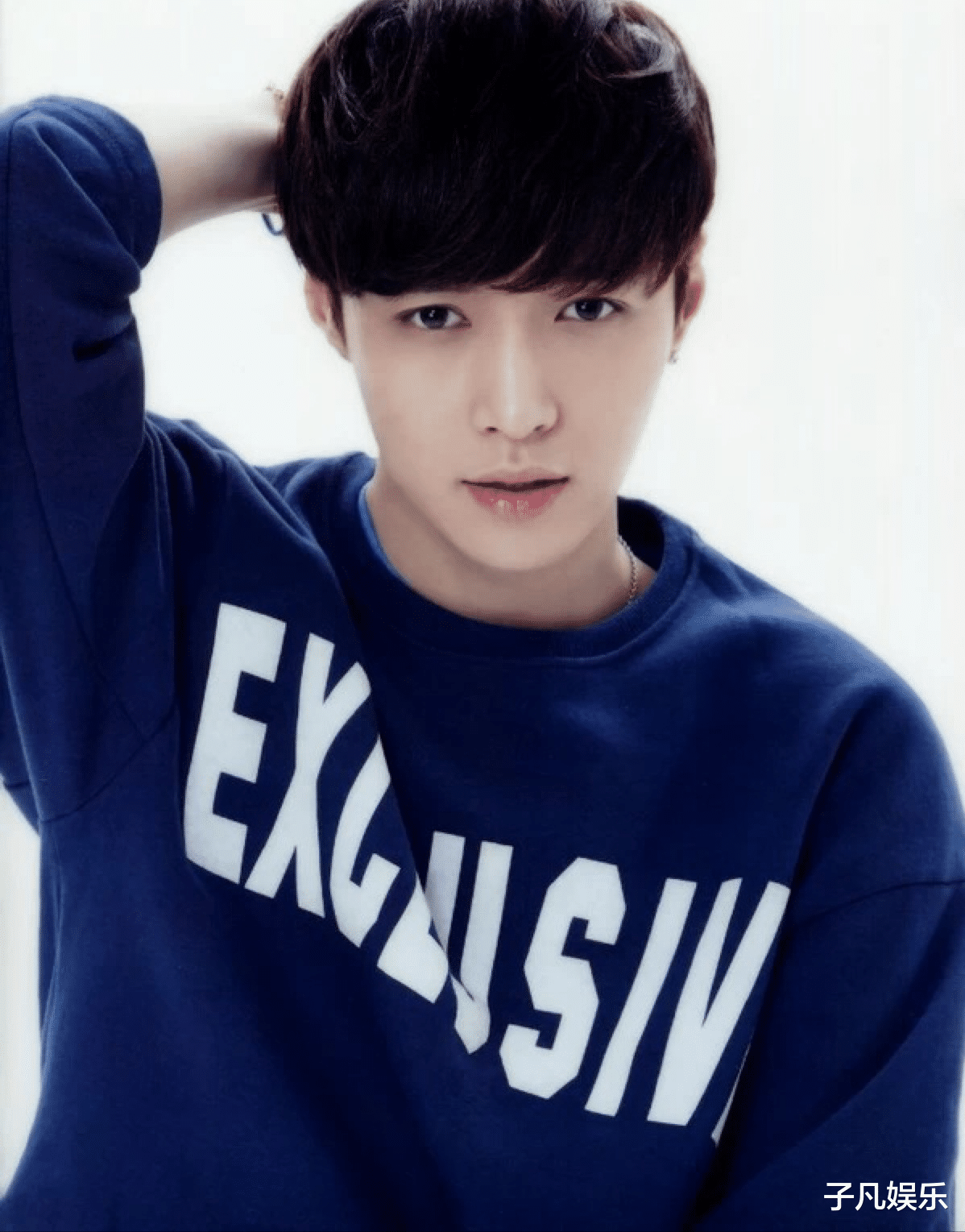 张艺兴|张艺兴初中照曝光，对比现在好像哪里变了，又好像什么都没变