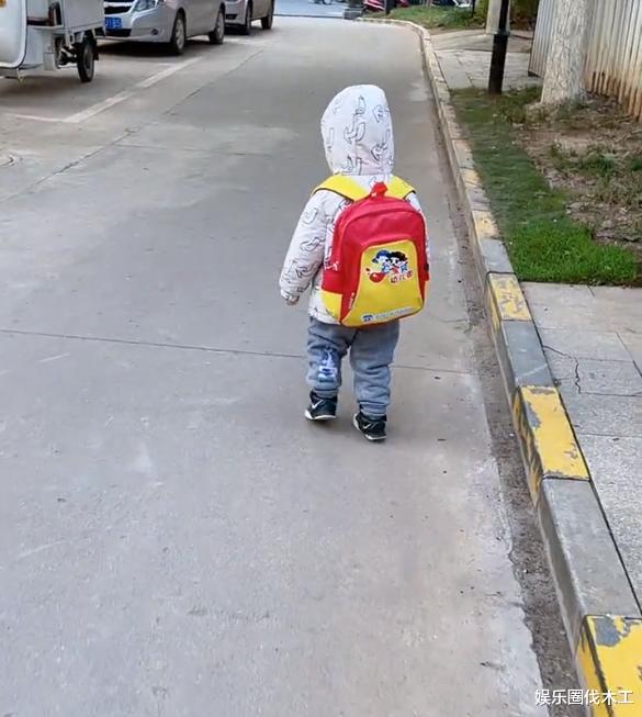 许敏|熊磊儿子依旧姓“姚”，小书包泄露秘密，网友：一家人太会算计了