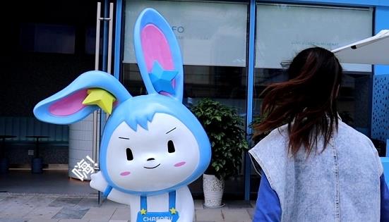 王俊凯|王俊凯给粉丝送月饼，用材是诚意之作，包装和外形和小凯相关