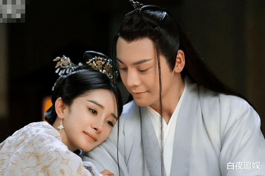 杨幂|《斛珠夫人》刚收官，杨幂又一新剧拿到许可证，男主还小9岁