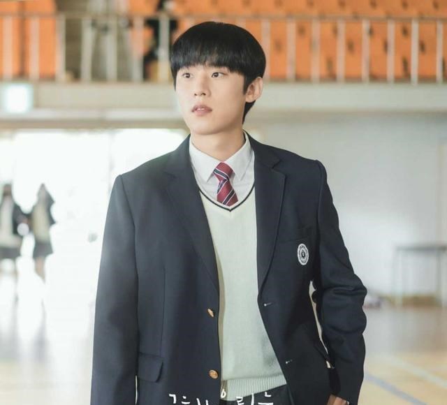 |崔宇植金多美CP感爆发！《我们的夏天》首播看点，本月必追韩剧