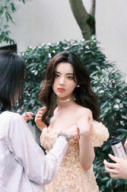 杨超越|杨超越这么美，当初《创造101》孟美岐怎么把她挤到第三的？