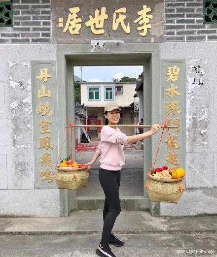 玉米|明星回村“土味现形记”：舞台上有多光鲜亮丽，回家就有多接地气