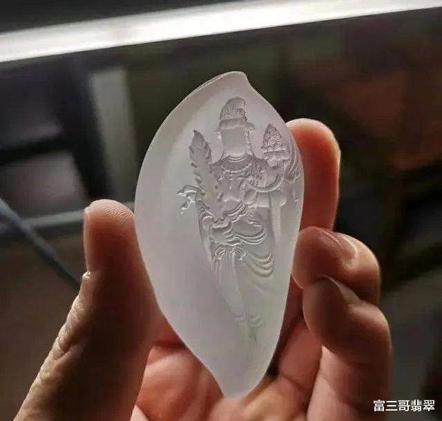 翡翠|玉赏 | 肉质细腻的翡翠片料,融合精湛的雕工,起货效果绝了!