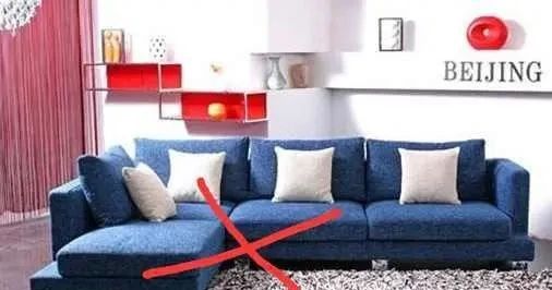 客厅沙发不能乱摆，老师傅看了直摇头，难怪你越住越穷