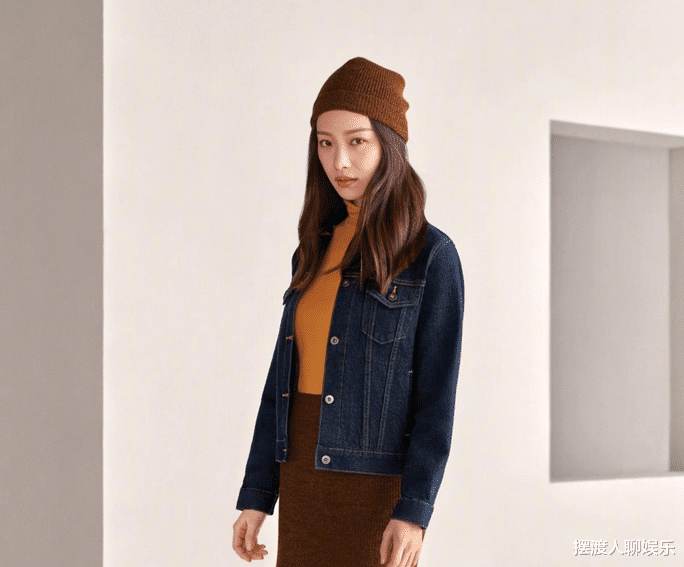 倪妮|倪妮气质充足，服饰风格十分简约地展现出气质，成为娱乐圈花旦