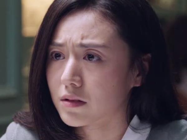 迪丽热巴|之前给迪丽热巴作配，如今在《突围》里客串，王嘉绮越来越美了