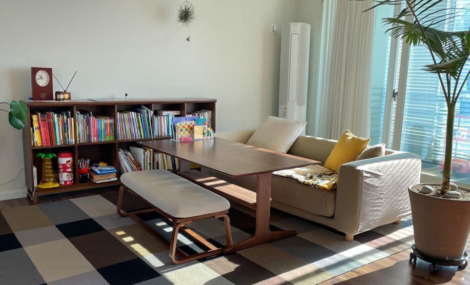 硬装简单些，尽管入住3年了，房子依旧如新！白色厨房显大清爽