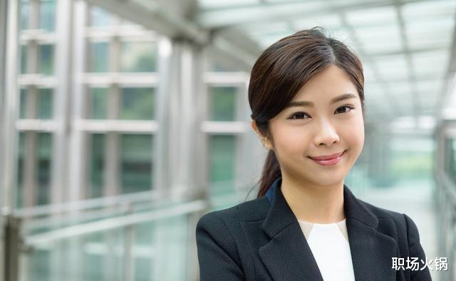 穿衣搭配|为什么公司喜欢用年轻女生干HR而不用老员工？看这4点就清楚