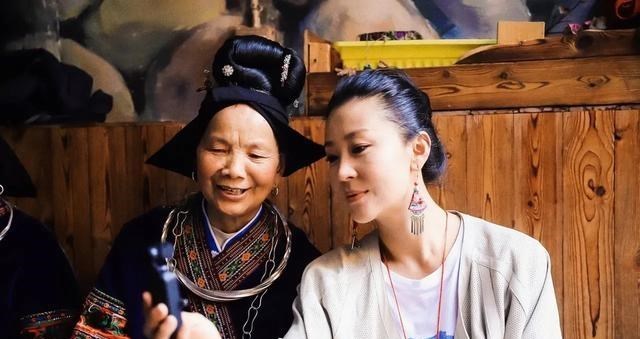 清浅微笑的我|苗圃在贵州西江千户苗寨旅行,这个地方和她很有缘啊