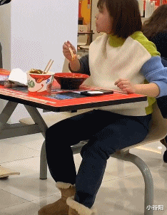 小谷阳|“合租的女室友被男朋友甩了还怀孕了，我该咋办？”神评不愧是神评哈哈哈