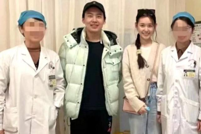 郭麒麟|郭麒麟不再隐瞒，德云社少夫人终于暴露了，原来是大家都熟悉的她