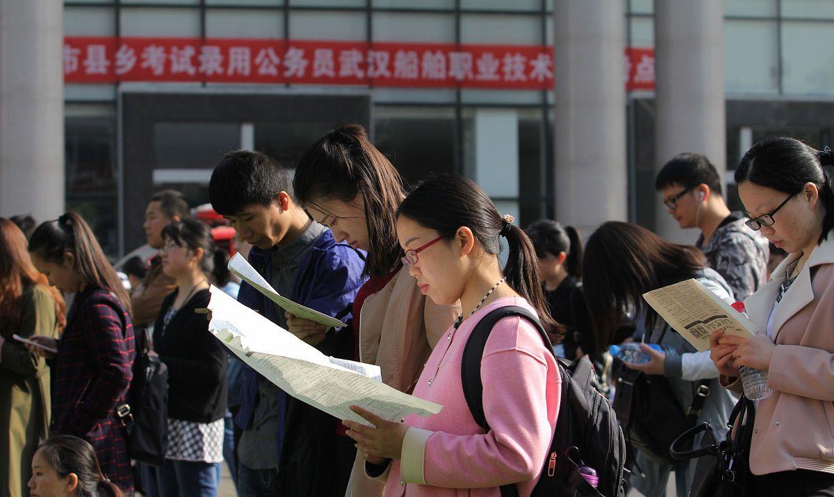 滨州|应届毕业生不找工作,一门心思考公务员,公务员待遇有那么好吗?