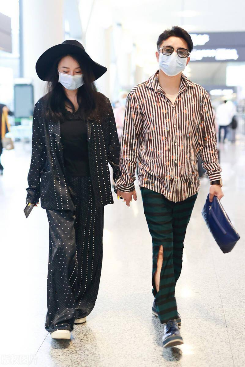 何有强 冉莹颖邹市明潮范十足，穿羽绒服十指紧扣走机场，俊男靓女太吸睛