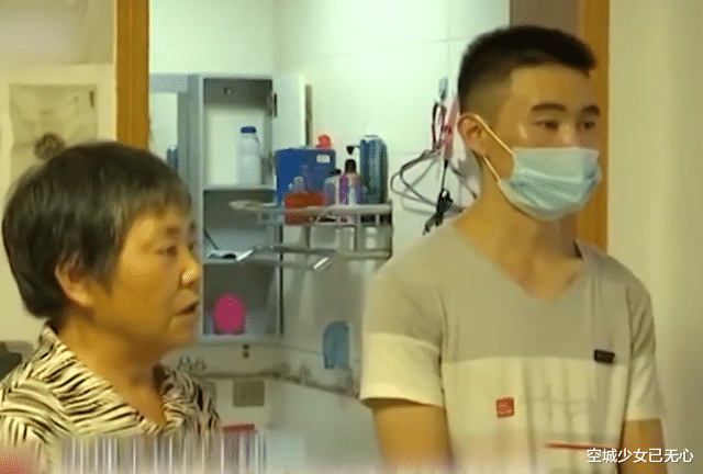 卑微丈夫进妻子卧室也要扫码付钱,200元1次,连女儿也不是亲生的