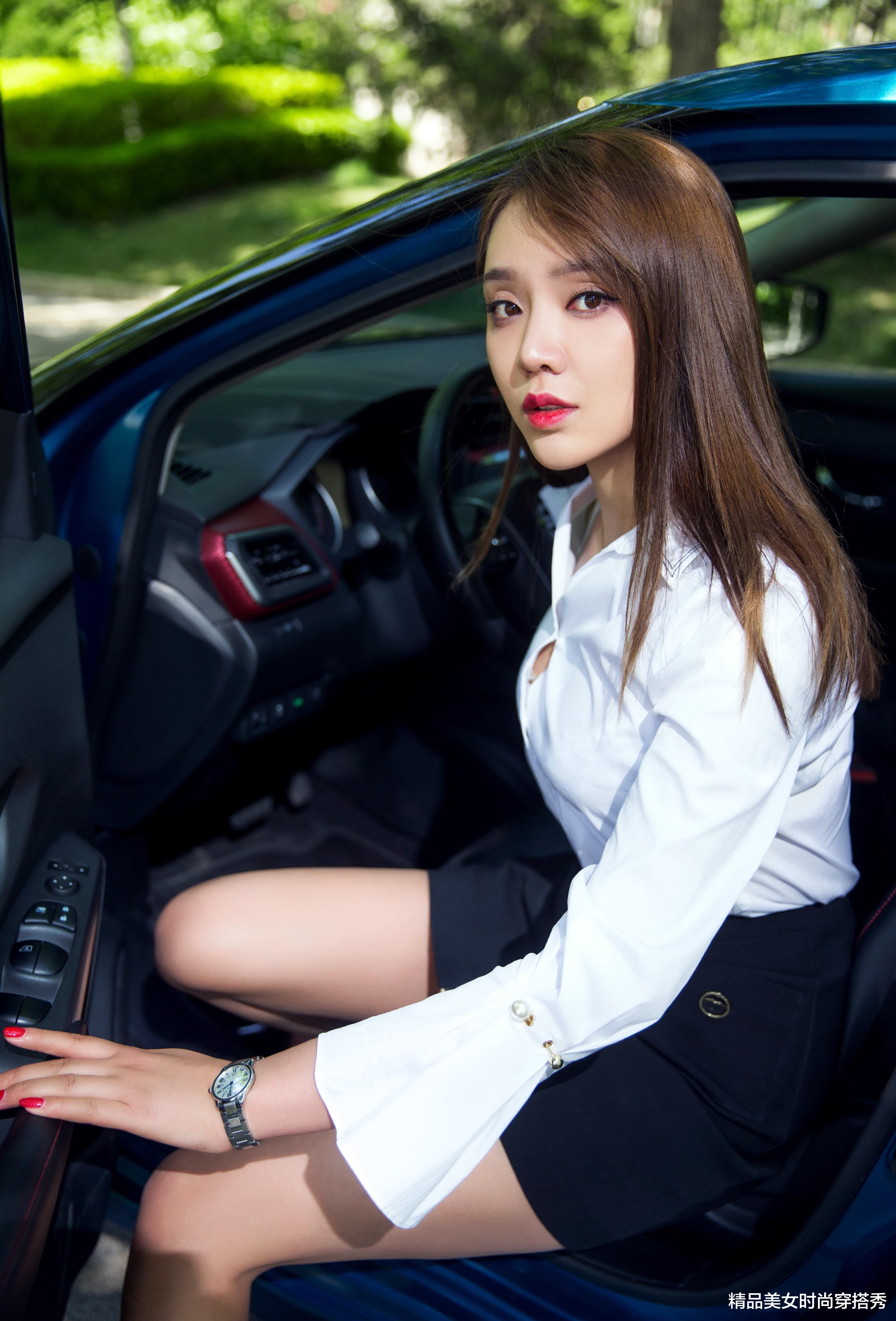 |黑白搭配无论是什么时间、什么地点都能穿出不一样的感觉