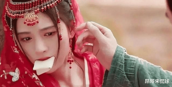 鞠婧祎|绑架戏出人才，鞠婧祎衔布片，张一山撞同款，关晓彤堪称经典