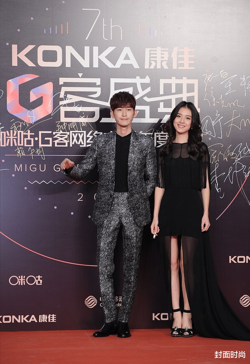 封面时尚 张翰看中的“环球小姐”真不错,穿黑色薄纱裙不忘秀腿,挺高级的