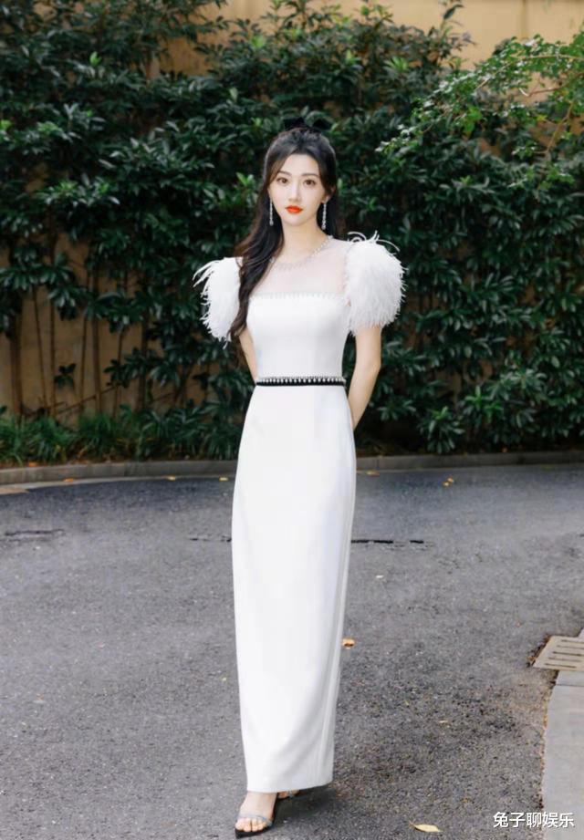 景甜|人间富贵花景甜，靠《司藤》出圈，肤白貌美惹人爱！