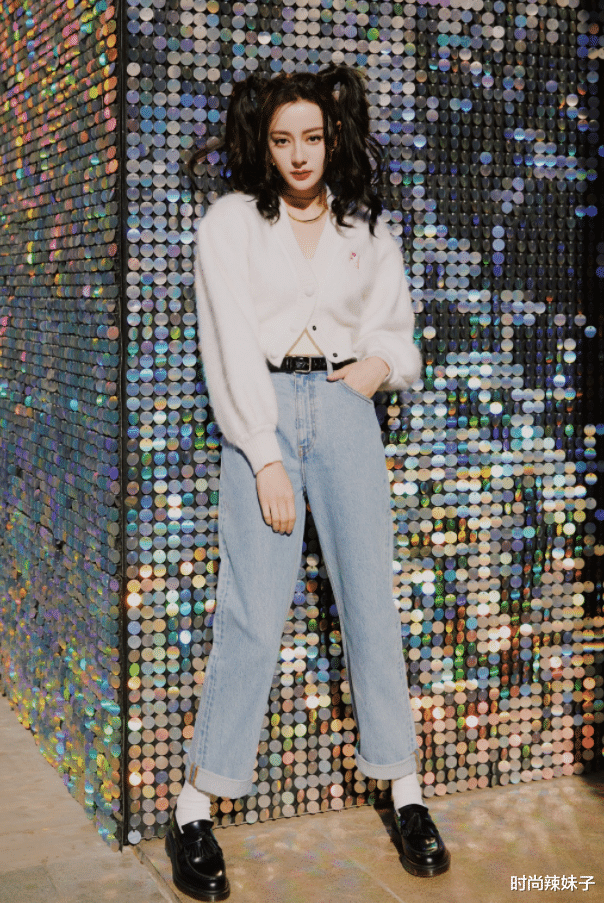 迪丽热巴|热巴挑战抹胸礼裙，看清效果后，谁还敢说她“粗大壮”