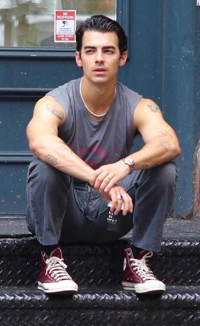 赵又廷|男星街拍 | 陈飞宇金发造型亮相，哈里和梅根现身纽约