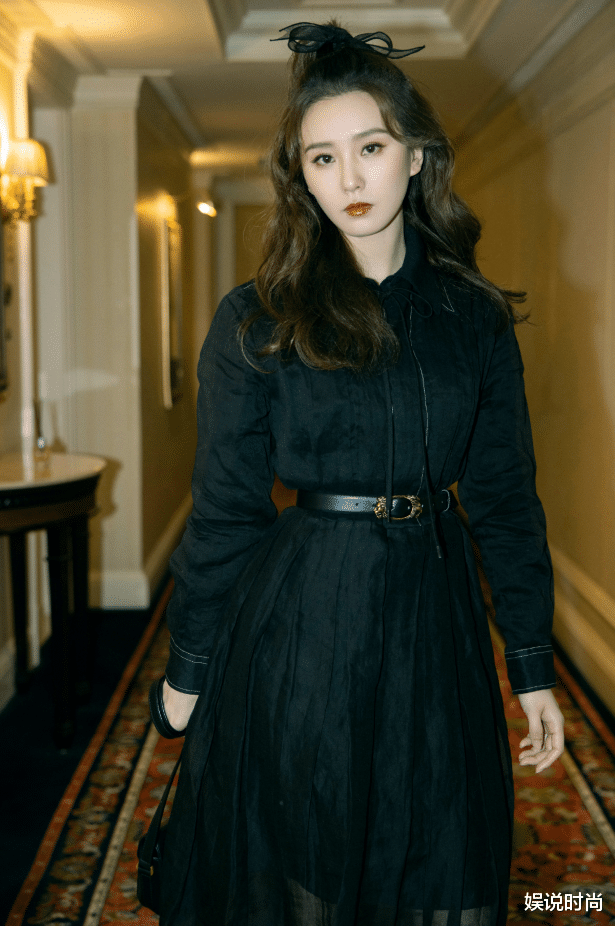 娱说时尚 刘诗诗新造型曝光,一袭黑色纱裙好时尚,卷发高马尾成亮点