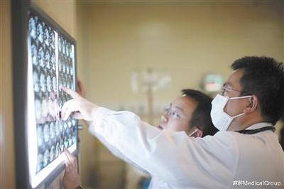 麻醉MedicalGroup|手术中，看到她努力点头的样子，大家激动地几乎都要跳起来了