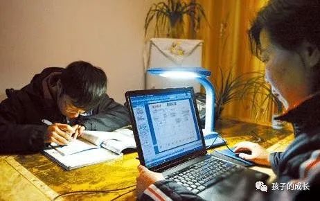 树艺蛙APP|被罚抄“员”字后,被爸爸上传网络,网友:越来越像甲骨文