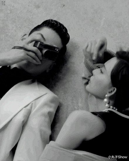 林志玲|林志玲和日本老公同登杂志封面，老公用相机拍爱妻，女神香肩抢镜