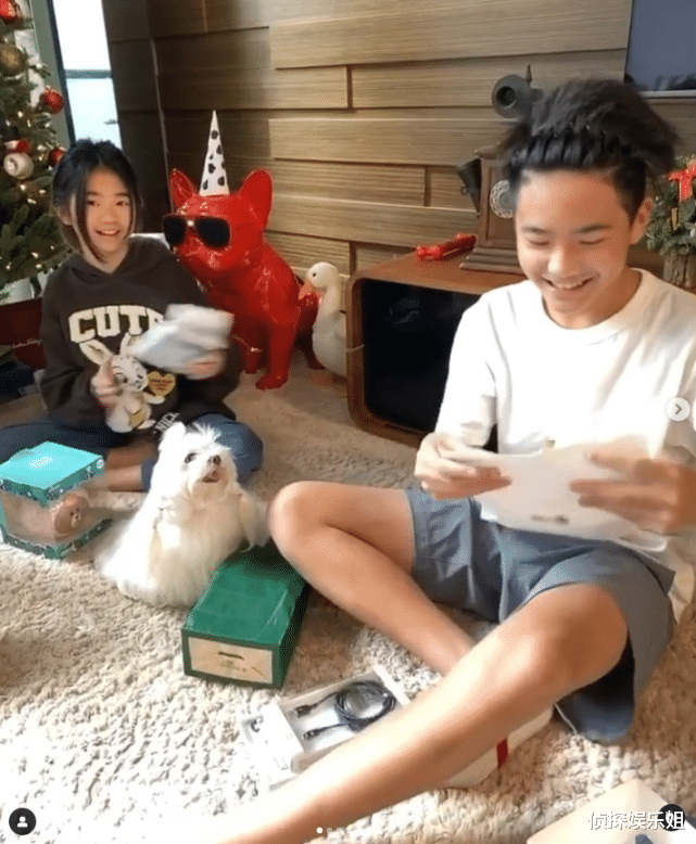 grace|曹格女儿近照曝光，11岁Grace暴风抽高，染黄发穿露脐装超时尚