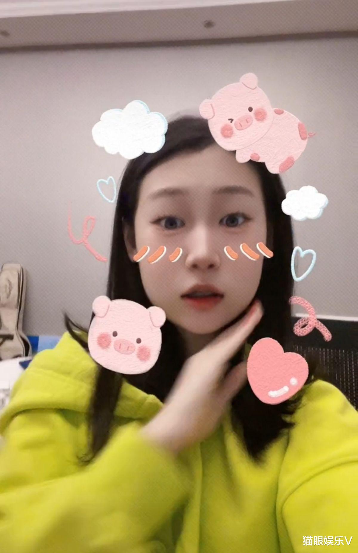 小沈阳 小沈阳女儿长成高级脸，15岁做美甲气质显成熟，调侃自己眼睛小