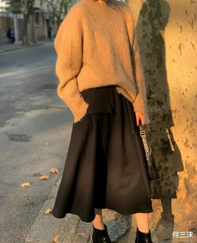 何三沫 不会穿衣搭配的女生可以这样穿，毛衣搭配半身裙，温柔又减龄