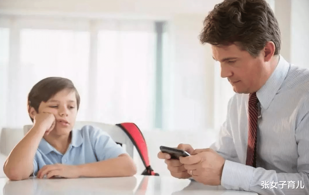 张女子育儿|假妈妈与孩子玩“过肩摔”,演砸了,幸好不是头先着地