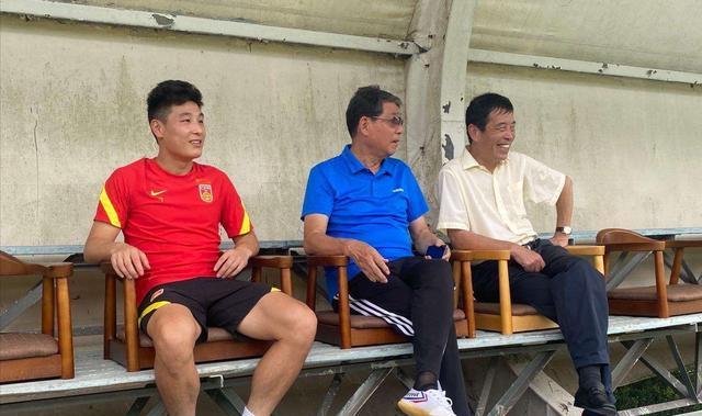 国足|早上7点，陈戌源想通了，任命国足新队长，重用17冠悍将，太振奋