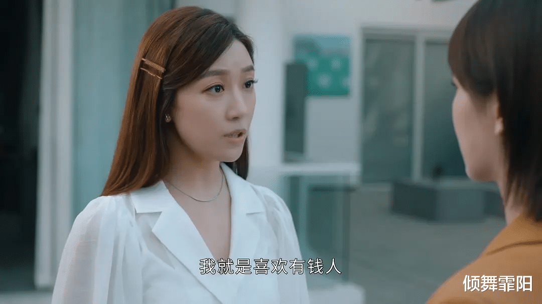 汤莉莉|女心理师：看到汤莉莉倒追小警察，终于懂了原生家庭到底有多可怕