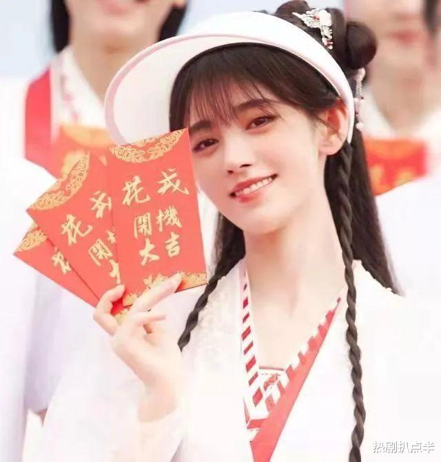 |鞠婧祎《花戎》再出路透，她终于放下包袱了，新发型像丫鬟