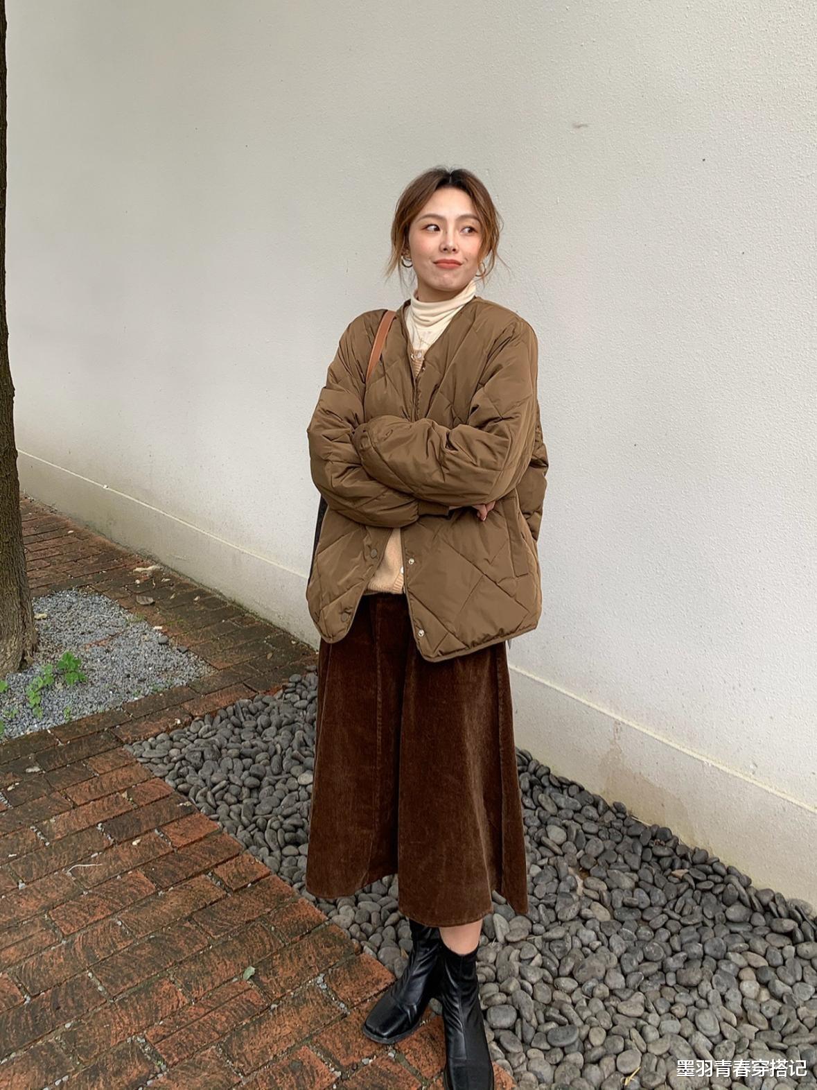 墨羽青春穿搭记 “羽绒+半裙”不靠谱?穿了你就知有多美,50岁女人寒冬都能驾驭