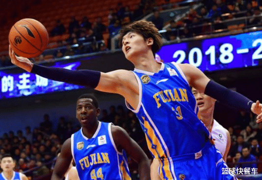 王哲林|6犯!6犯!还是6犯规!王哲林被打成苏伟 下赛季干脆去广东吧