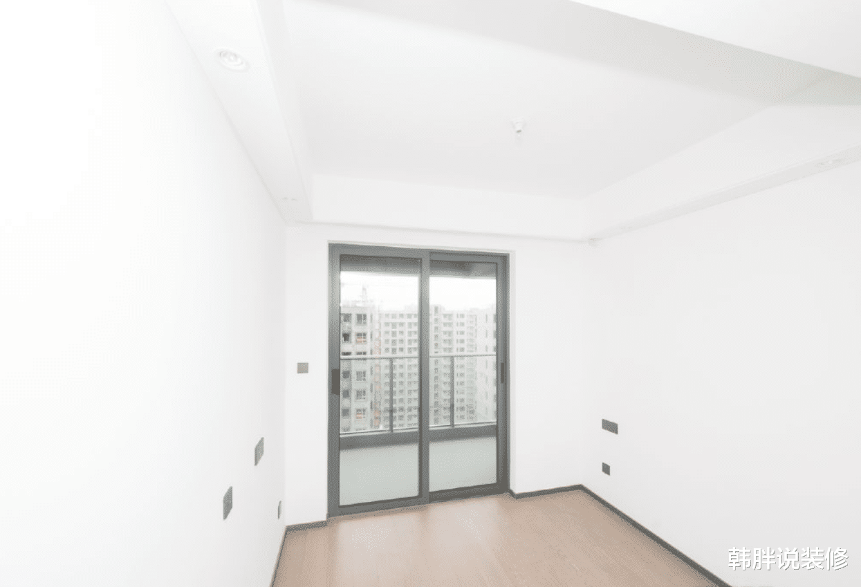 140㎡新房坚持穷装，光秃秃的大白墙，不做任何收纳，省钱到了极致