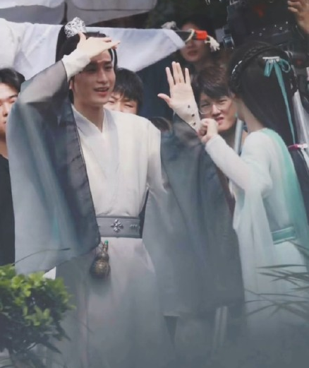 杨紫|杨紫《沉香如屑》造型出炉，化景甜同款细眉，与赵露思袁冰妍撞衫