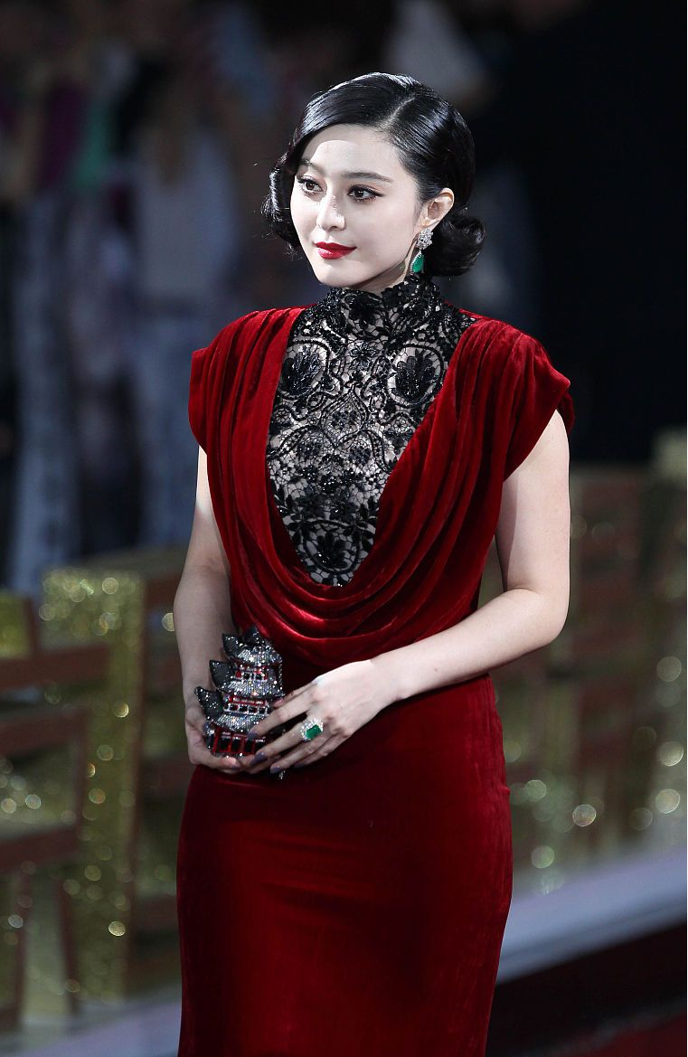 BiuFashion 走出国门的“红毯裙”太惊艳,中国风真美,范冰冰微胖不影响气质