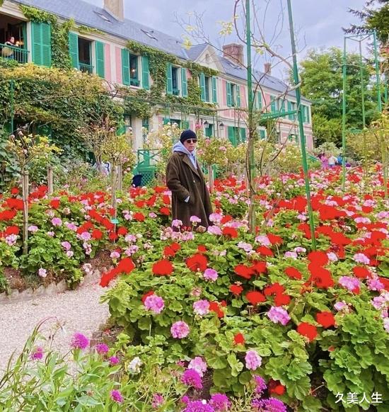 久美人生|周杰伦打卡巴黎名胜 小周周亭亭玉立