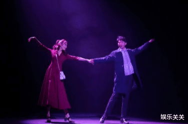 袁姗姗|袁姗姗开始演话剧了？王珞丹还为她点赞？