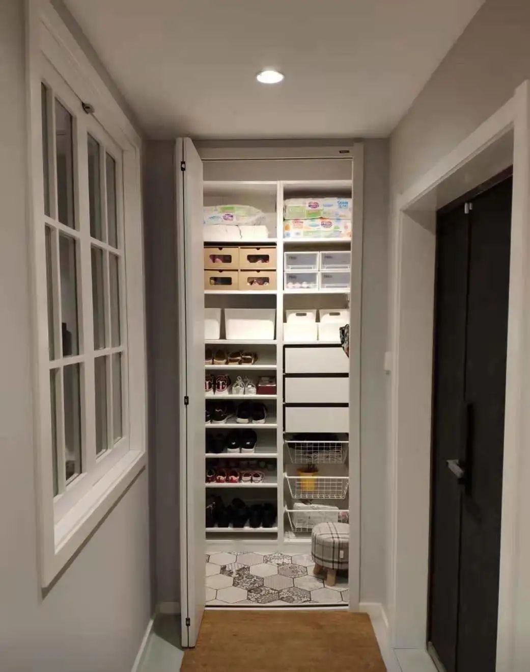 婴儿车|看了日本人的玄关设计，我发现了无数中国家庭的通病！