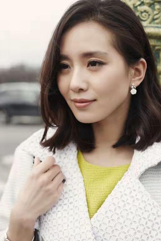 赵丽颖|别再为容貌焦虑了，看看赵丽颖的塌屁股，刘亦菲的发腮和双下巴吧