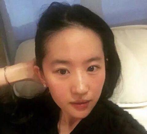 杨洋|有一张“毁容”的照片,让杨洋和刘亦菲的脸都掉光了